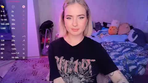 Snapshot of shyfoxxxy chatting on February 13, 6:26 pm Effie online show from February 13, 6:26 pm