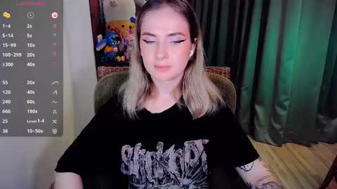 Snapshot of shyfoxxxy chatting on September 26, 1:08 pm Effie online show from September 26, 1:08 pm