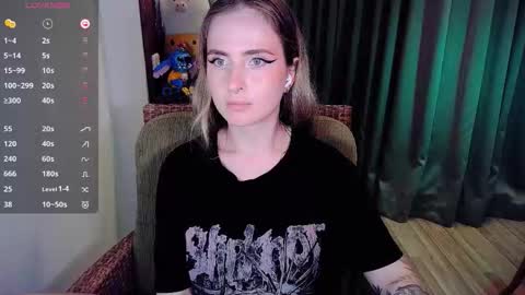 Snapshot of shyfoxxxy chatting on October 9, 11:59 am Effie online show from October 9, 11:59 am