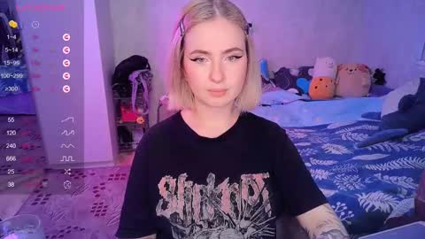 Snapshot of shyfoxxxy chatting on February 12, 6:30 pm Effie online show from February 12, 6:30 pm