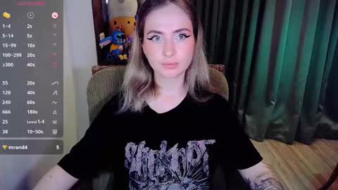 Snapshot of shyfoxxxy chatting on October 13, 1:57 pm Effie online show from October 13, 1:57 pm