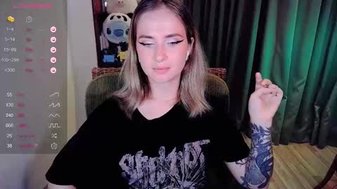 Snapshot of shyfoxxxy chatting on September 12, 4:09 pm Effie online show from September 12, 4:09 pm