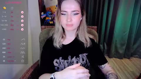 Snapshot of shyfoxxxy chatting on October 17, 2:32 pm Effie online show from October 17, 2:32 pm