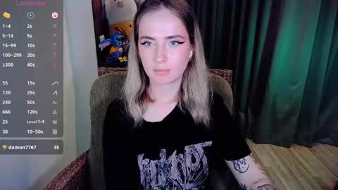 Snapshot of shyfoxxxy chatting on October 15, 2:18 pm Effie online show from October 15, 2:18 pm