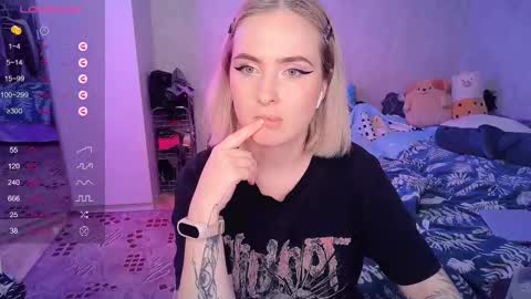 Snapshot of shyfoxxxy chatting on February 9, 10:54 pm Effie online show from February 9, 10:54 pm