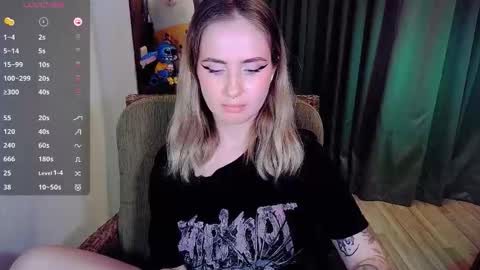 Snapshot of shyfoxxxy chatting on October 14, 2:09 pm Effie online show from October 14, 2:09 pm