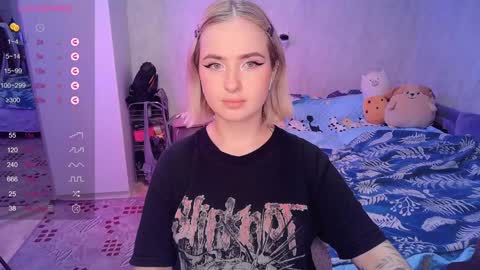 Snapshot of shyfoxxxy chatting on February 6, 1:32 pm Effie online show from February 6, 1:32 pm