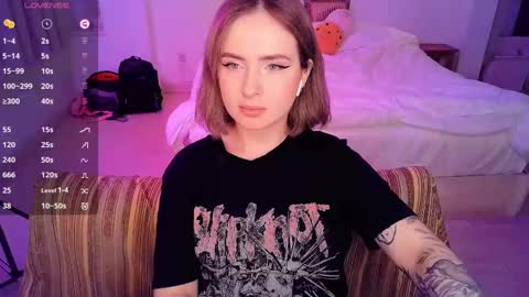 Snapshot of shyfoxxxy chatting on February 24, 4:26 pm Effie online show from February 24, 4:26 pm