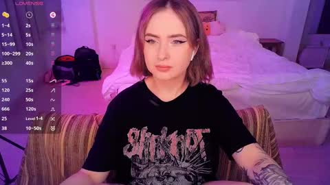 Snapshot of shyfoxxxy chatting on February 25, 1:43 pm Effie online show from February 25, 1:43 pm