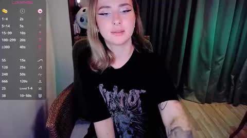 Snapshot of shyfoxxxy chatting on September 11, 3:35 pm Effie online show from September 11, 3:35 pm