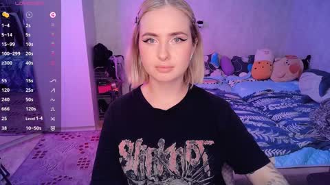 Snapshot of shyfoxxxy chatting on February 8, 11:02 pm Effie online show from February 8, 11:02 pm