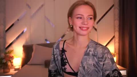 shyysiren online show from July 12, 6:27 am