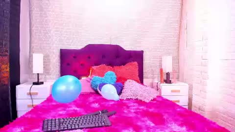 sienna_lux01 online show from July 4, 3:54 am