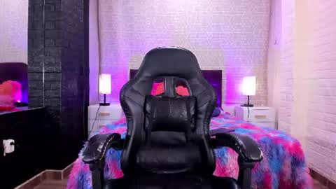 sienna_lux01 online show from July 7, 6:47 am