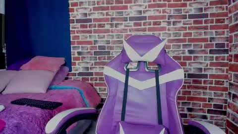 sienna_lux01 online show from April 25, 3:30 am