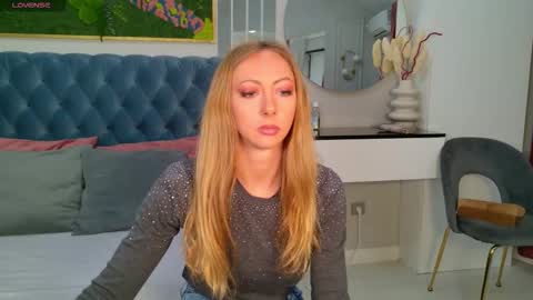 Sienna online show from February 24, 5:10 am