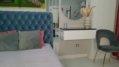 Sienna online show from February 23, 5:09 am