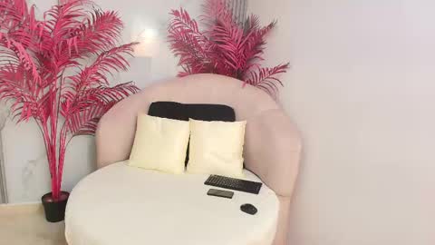 Sienna Queen online show from May 9, 11:27 am