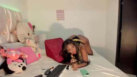 Snapshot of sierra_violet chatting on January 18, 1:19 am sierra_violet online show from January 18, 1:19 am