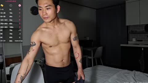 Silas Kim online show from April 24, 3:36 pm