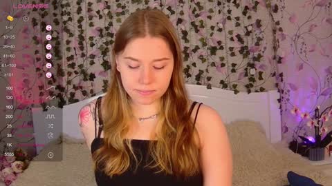 Snapshot of silent_princesses chatting on February 6, 7:13 am Chloe online show from February 6, 7:13 am