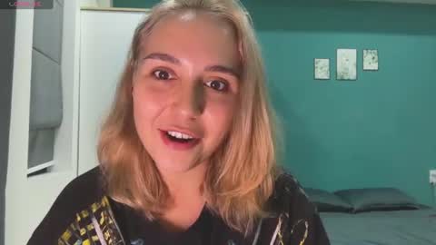 You fav Miss Si online show from June 25, 2:22 pm