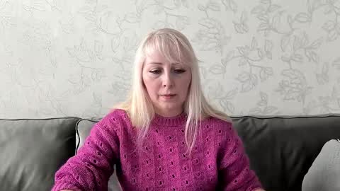 silkblondevip22 online show from April 25, 9:22 am