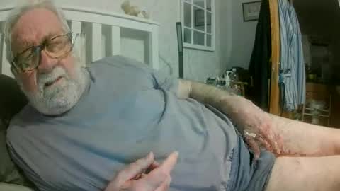 sillyoldman45221063 online show from April 20, 12:02 am