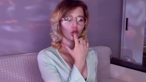 Kate online show from March 17, 5:18 pm