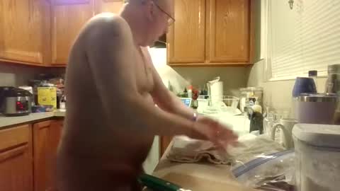 Snapshot of silverdragon70 chatting on October 27, 2:22 am silverdragon70 online show from October 27, 2:22 am