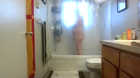 Snapshot of silverdragon70 chatting on October 25, 10:32 pm silverdragon70 online show from October 25, 10:32 pm