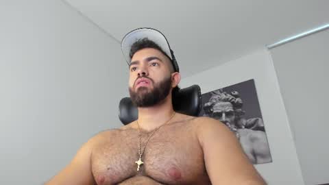 simon_leon01 online show from June 23, 11:11 pm