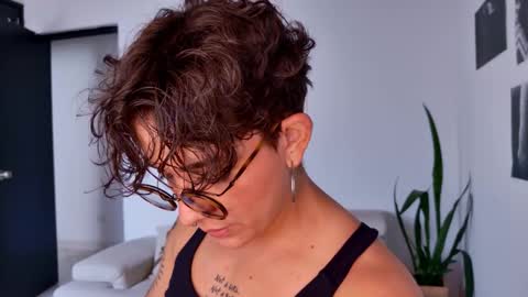 Sim. online show from November 5, 6:21 pm