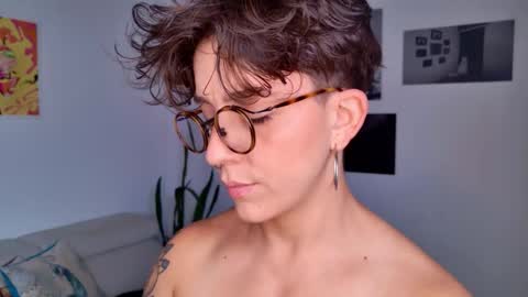 Sim. online show from November 25, 5:45 pm