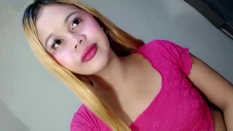 sinfulrose_ online show from April 23, 10:33 pm