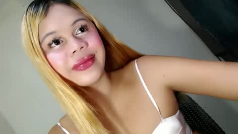 sinfulrose_ online show from April 26, 10:07 pm