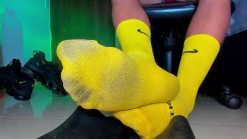 only foot                         worshipers here online show from April 23, 4:53 am