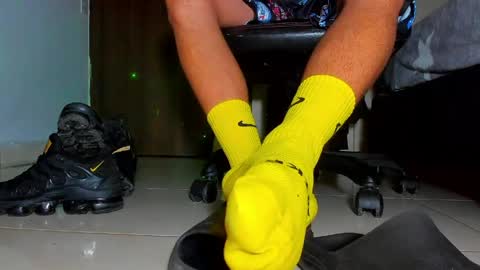 only foot                         worshipers here online show from April 29, 5:12 am