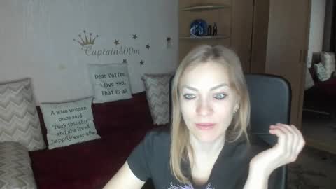 Snapshot of sirenasilk chatting on October 22, 3:42 am sirenasilk online show from October 22, 3:42 am