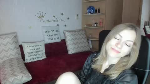 Snapshot of sirenasilk chatting on October 13, 4:36 am sirenasilk online show from October 13, 4:36 am