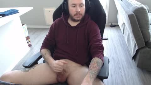 Snapshot of sirscotty831 chatting on February 16, 4:32 pm Sir Scotty online show from February 16, 4:32 pm