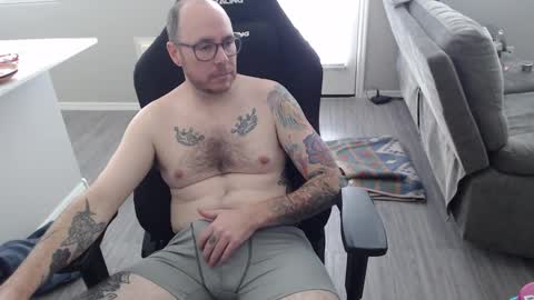 Snapshot of sirscotty831 chatting on December 11, 8:07 pm Sir Scotty online show from December 11, 8:07 pm