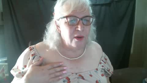 Sissy Diane online show from September 14, 1:01 pm