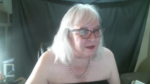 Sissy Diane online show from November 2, 1:33 pm