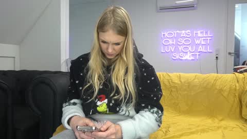 Elise online show from January 26, 12:22 pm