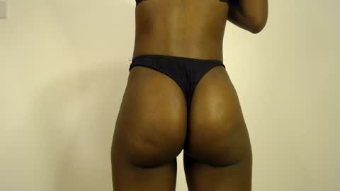 sizzly_ass online show from June 25, 2:33 pm