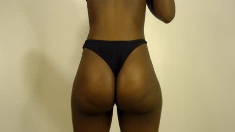 sizzly_ass online show from May 27, 1:57 am