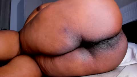 Snapshot of skarletsexy chatting on October 3, 3:04 am Skarlet online show from October 3, 3:04 am