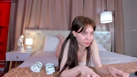 Snapshot of skelerata chatting on September 14, 1:30 am Emily online show from September 14, 1:30 am