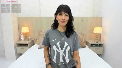 Snapshot of skinny_emily chatting on September 27, 7:55 pm Emily Rojas online show from September 27, 7:55 pm